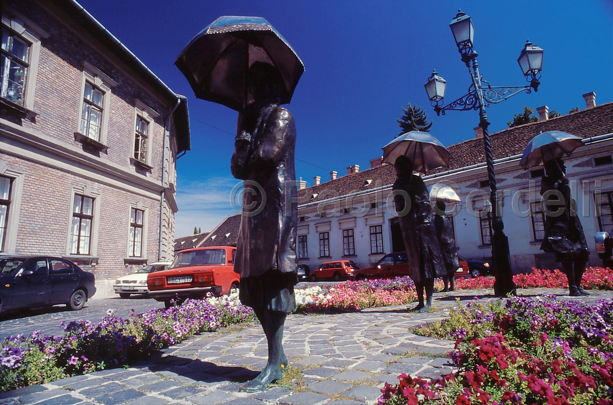 Umbrella Women Sculpture in Obuda, Budapest, Hungary
 (cod:Budapest 06)